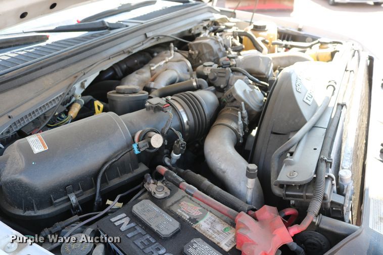 image for item DD6147 2009 Ford F550 Super Duty  utility truck with post puller