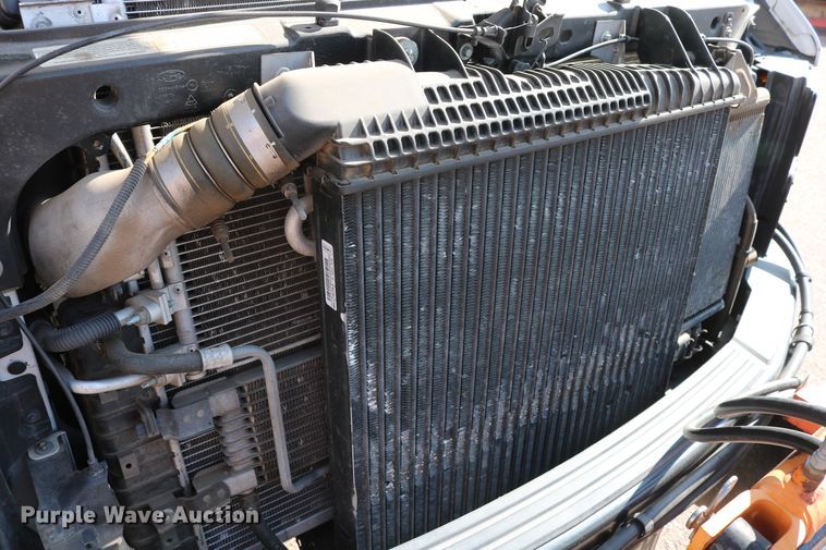 image for item DD6147 2009 Ford F550 Super Duty  utility truck with post puller