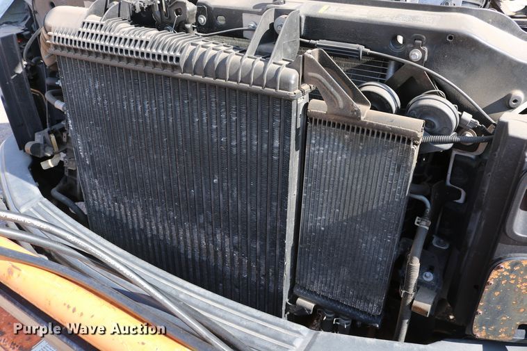 image for item DD6147 2009 Ford F550 Super Duty  utility truck with post puller