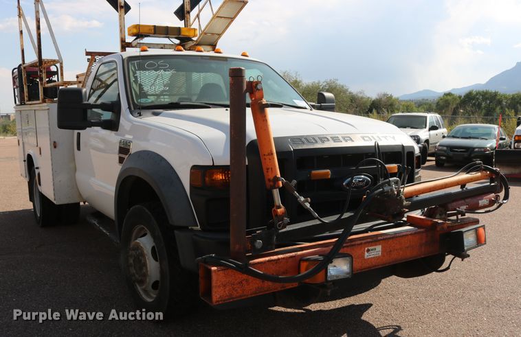 image for item DD6147 2009 Ford F550 Super Duty  utility truck with post puller