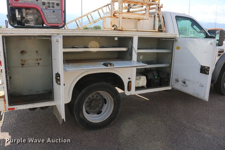 image for item DD6147 2009 Ford F550 Super Duty  utility truck with post puller