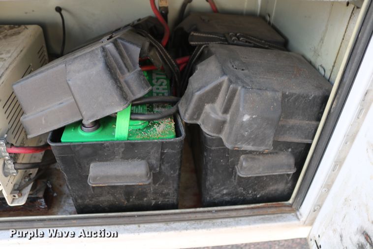 image for item DD6147 2009 Ford F550 Super Duty  utility truck with post puller