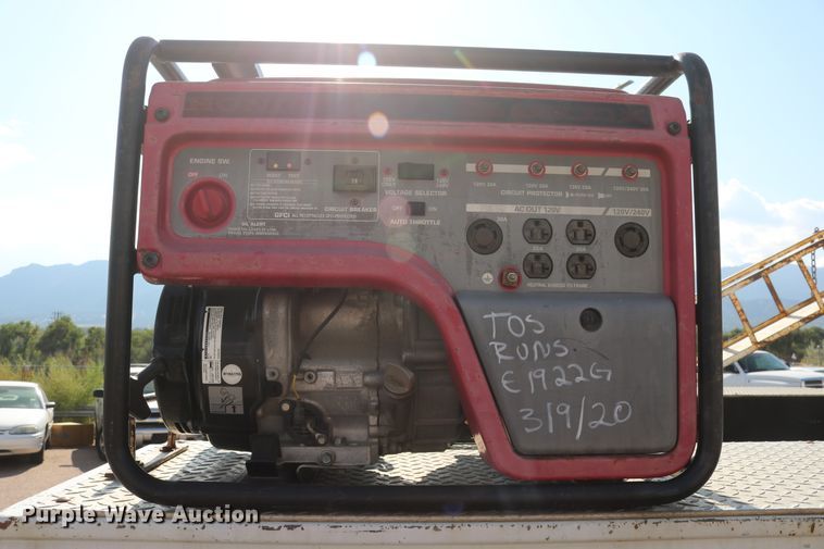 image for item DD6147 2009 Ford F550 Super Duty  utility truck with post puller