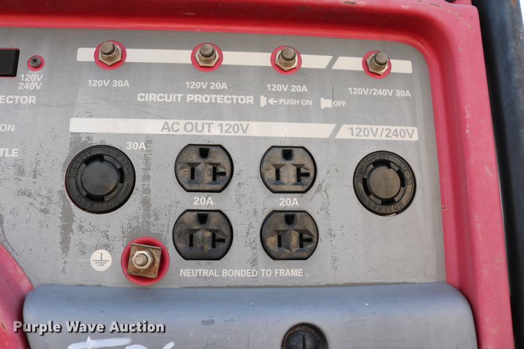 image for item DD6147 2009 Ford F550 Super Duty  utility truck with post puller