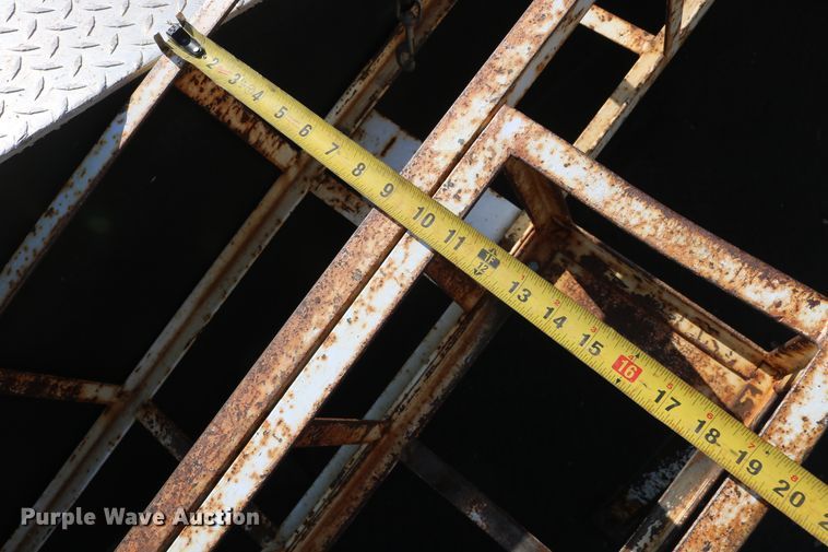 image for item DD6147 2009 Ford F550 Super Duty  utility truck with post puller