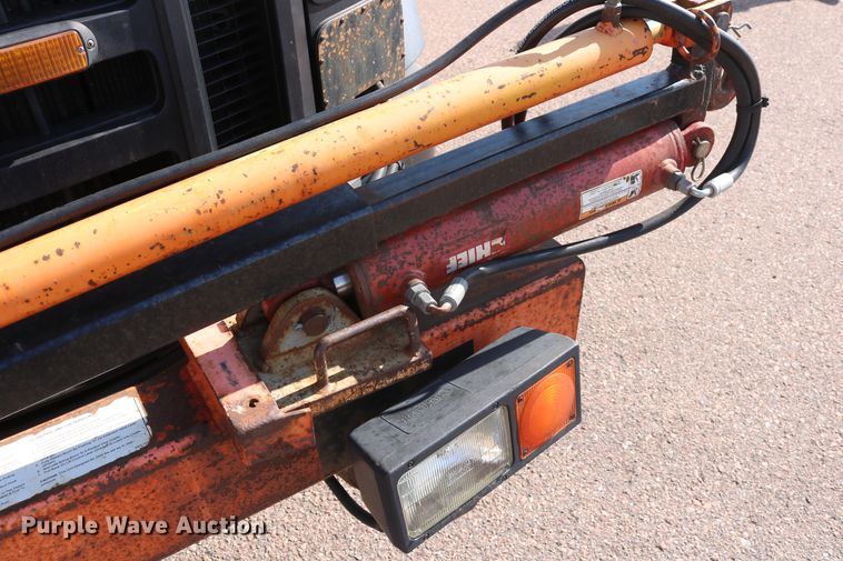 image for item DD6147 2009 Ford F550 Super Duty  utility truck with post puller