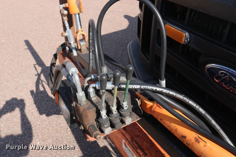 image for item DD6147 2009 Ford F550 Super Duty  utility truck with post puller