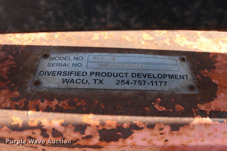 image for item DD6147 2009 Ford F550 Super Duty  utility truck with post puller