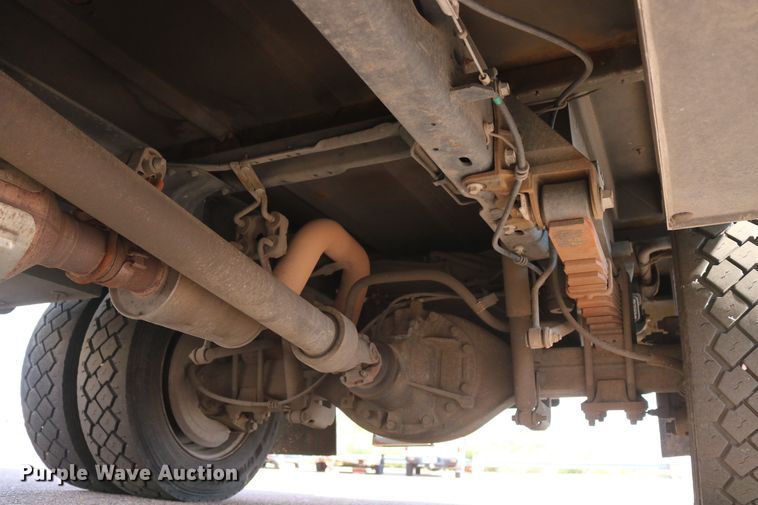 image for item DD6147 2009 Ford F550 Super Duty  utility truck with post puller