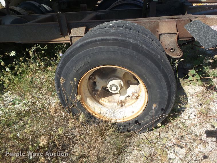 image for item DF0879 1999 Heil end dump pup trailer