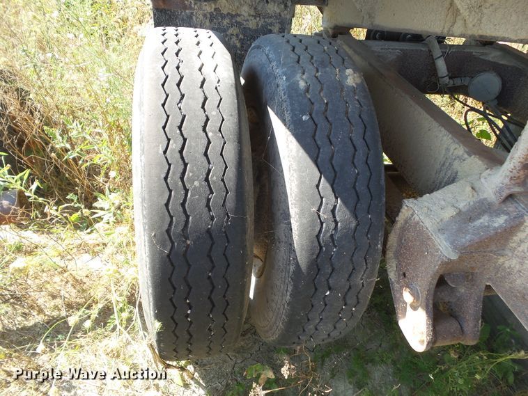 image for item DF0879 1999 Heil end dump pup trailer