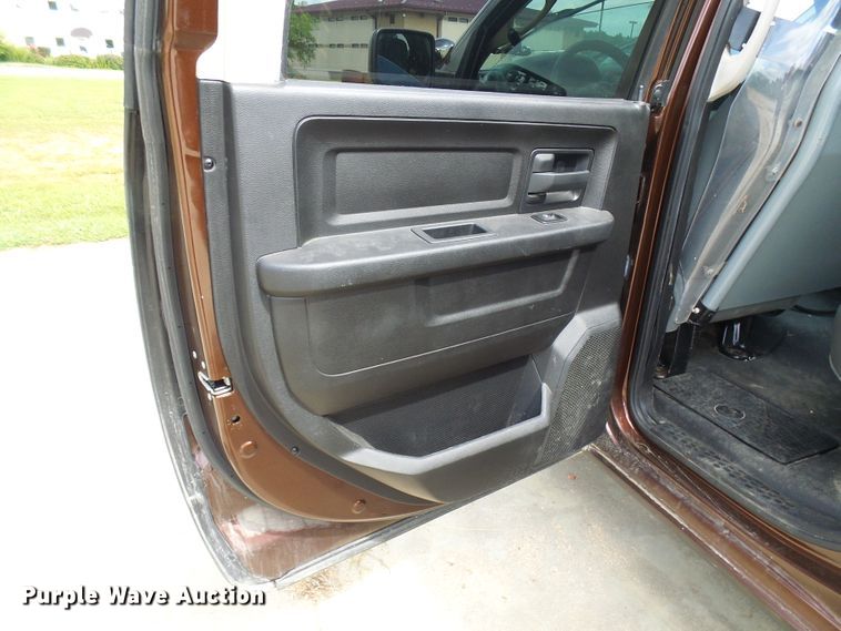 image for item DG2093 2013 Dodge Ram 1500  Crew Cab pickup truck