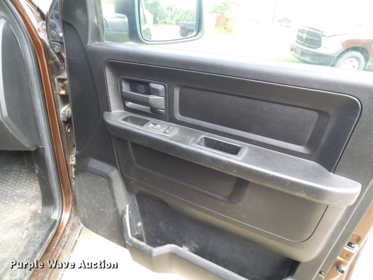 image for item DG2093 2013 Dodge Ram 1500  Crew Cab pickup truck