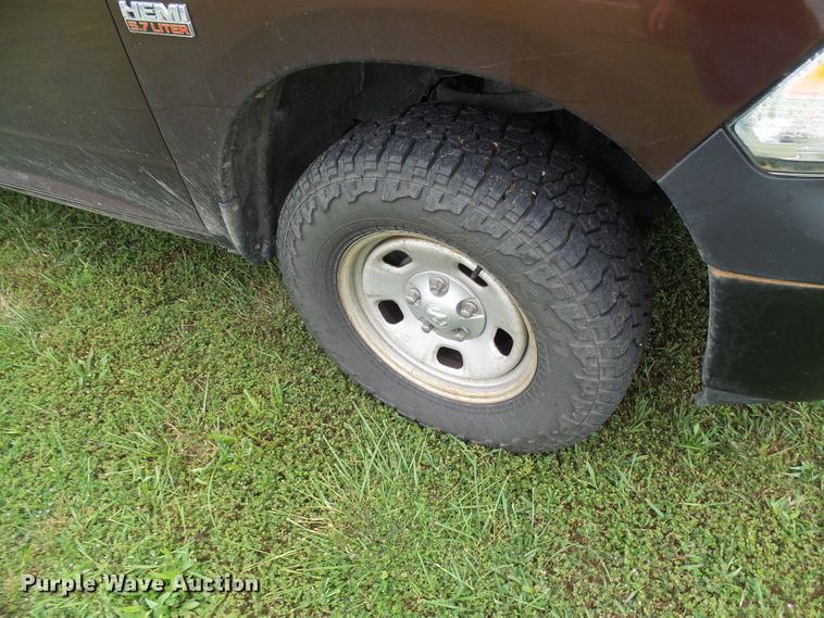 image for item DG2095 2013 Dodge Ram 1500  Crew Cab pickup truck