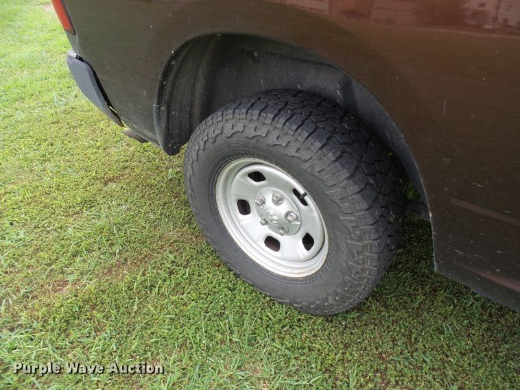 image for item DG2095 2013 Dodge Ram 1500  Crew Cab pickup truck