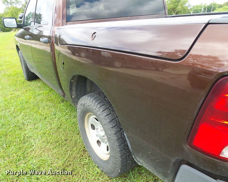 image for item DG2095 2013 Dodge Ram 1500  Crew Cab pickup truck