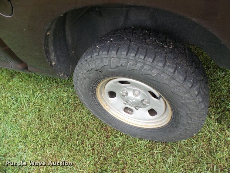 image for item DG2095 2013 Dodge Ram 1500  Crew Cab pickup truck