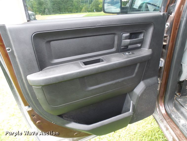 image for item DG2095 2013 Dodge Ram 1500  Crew Cab pickup truck