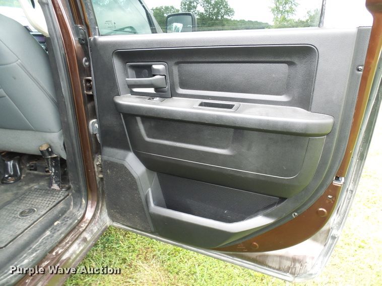 image for item DG2095 2013 Dodge Ram 1500  Crew Cab pickup truck