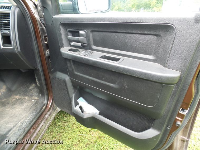 image for item DG2095 2013 Dodge Ram 1500  Crew Cab pickup truck