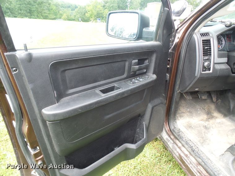 image for item DG2095 2013 Dodge Ram 1500  Crew Cab pickup truck