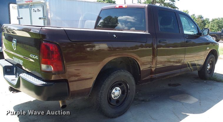 image for item DG2096 2013 Dodge Ram 1500  Crew Cab pickup truck