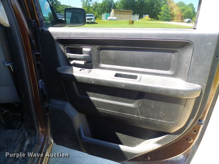 image for item DG2096 2013 Dodge Ram 1500  Crew Cab pickup truck