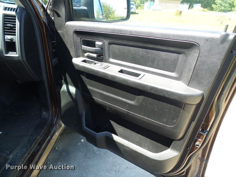 image for item DG2096 2013 Dodge Ram 1500  Crew Cab pickup truck