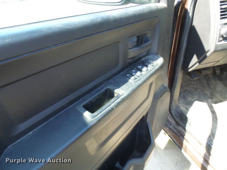 image for item DG2096 2013 Dodge Ram 1500  Crew Cab pickup truck