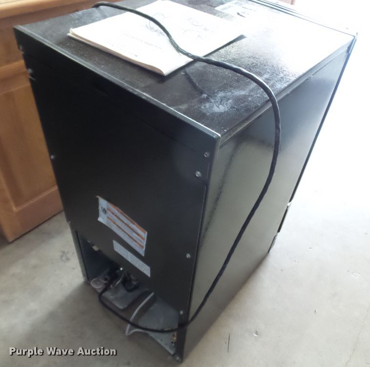 image for item DH3906 Kitchen Aid ice maker