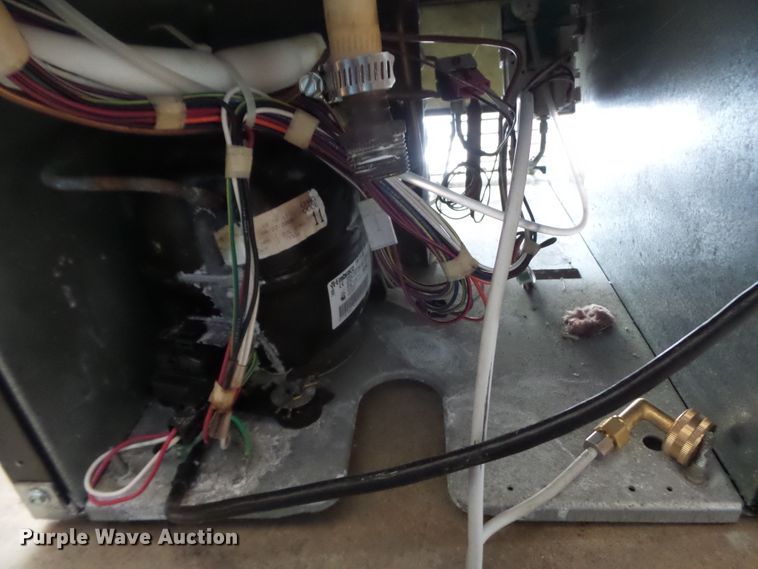 image for item DH3906 Kitchen Aid ice maker