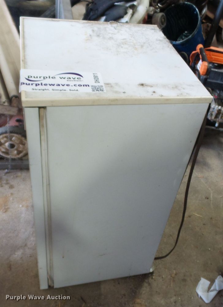 image for item DH3911 1991 General Electric TAW4SPB refrigerator