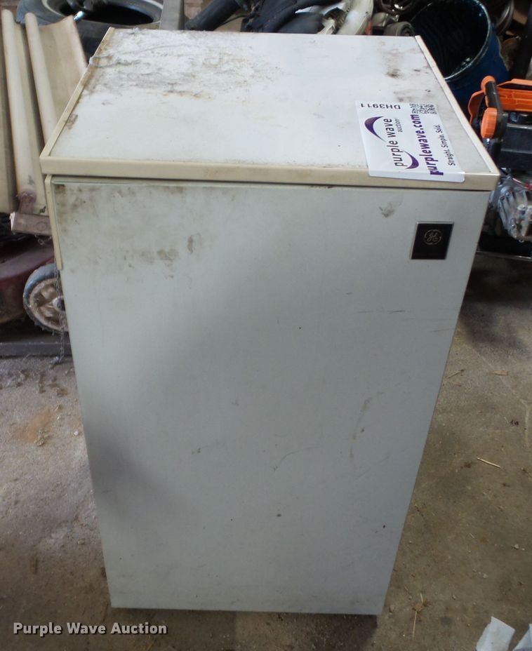 image for item DH3911 1991 General Electric TAW4SPB refrigerator