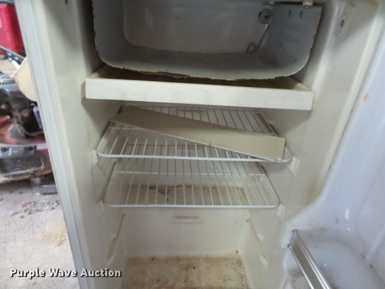 image for item DH3911 1991 General Electric TAW4SPB refrigerator