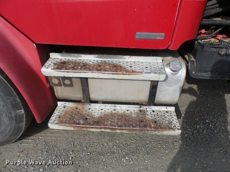 image for item DH3919 2004 Freightliner Business Class M2  dump truck