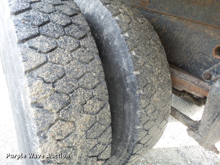 image for item DH3919 2004 Freightliner Business Class M2  dump truck