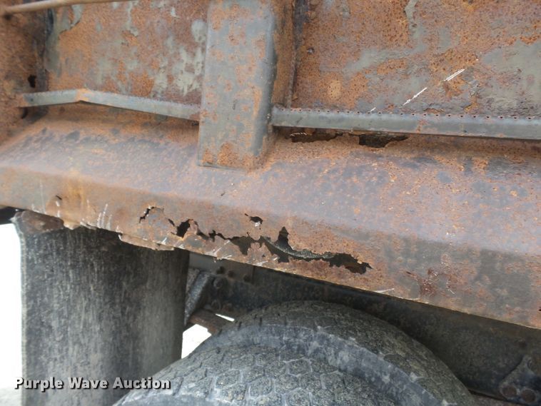 image for item DH3919 2004 Freightliner Business Class M2  dump truck