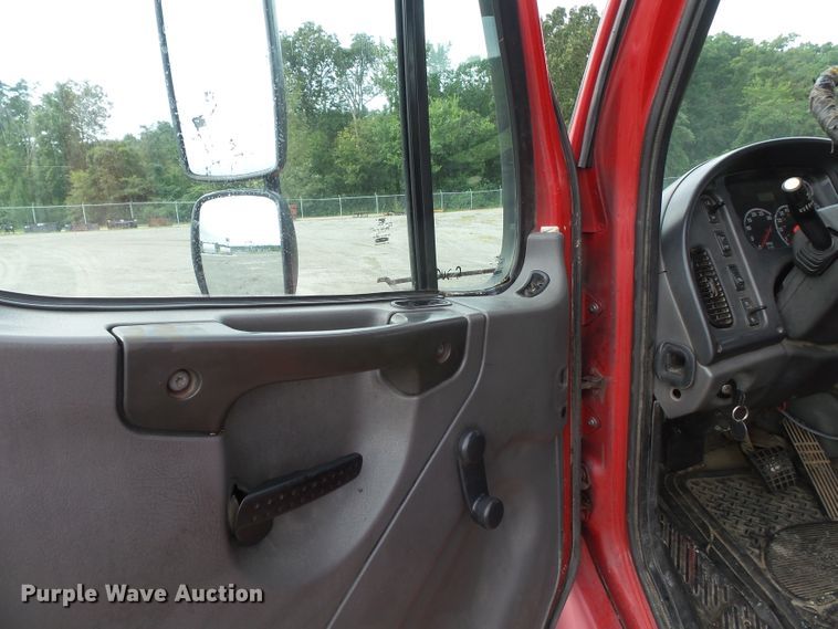 image for item DH3919 2004 Freightliner Business Class M2  dump truck