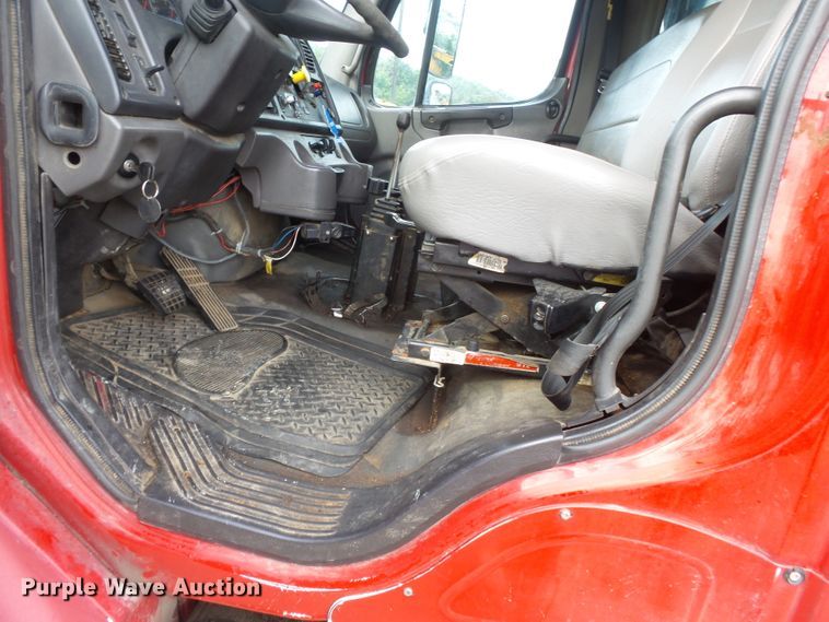 image for item DH3919 2004 Freightliner Business Class M2  dump truck