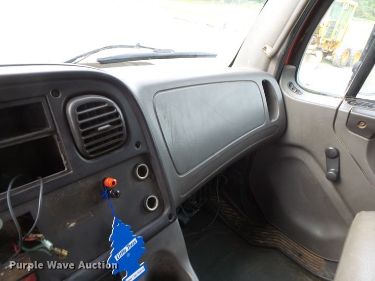 image for item DH3919 2004 Freightliner Business Class M2  dump truck