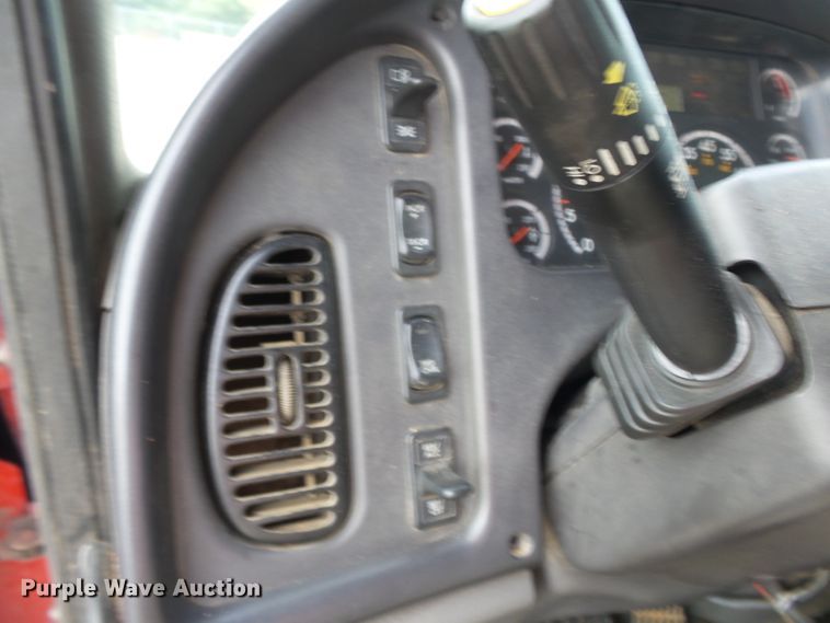 image for item DH3919 2004 Freightliner Business Class M2  dump truck