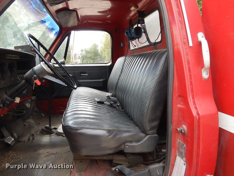 image for item DI7669 1984 GMC 7000  utility truck