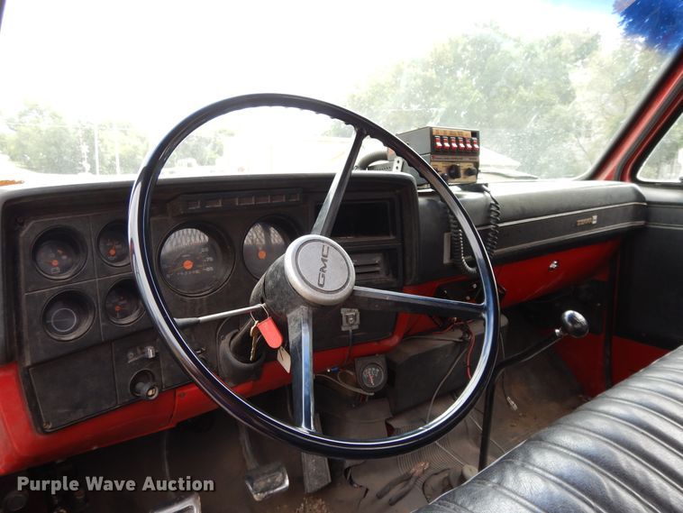 image for item DI7669 1984 GMC 7000  utility truck