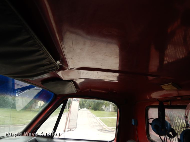 image for item DI7669 1984 GMC 7000  utility truck