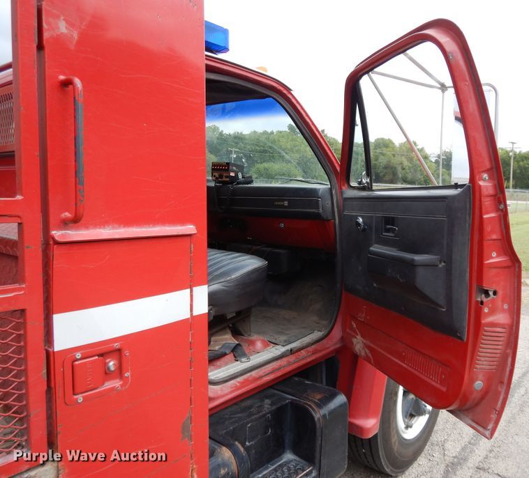 image for item DI7669 1984 GMC 7000  utility truck