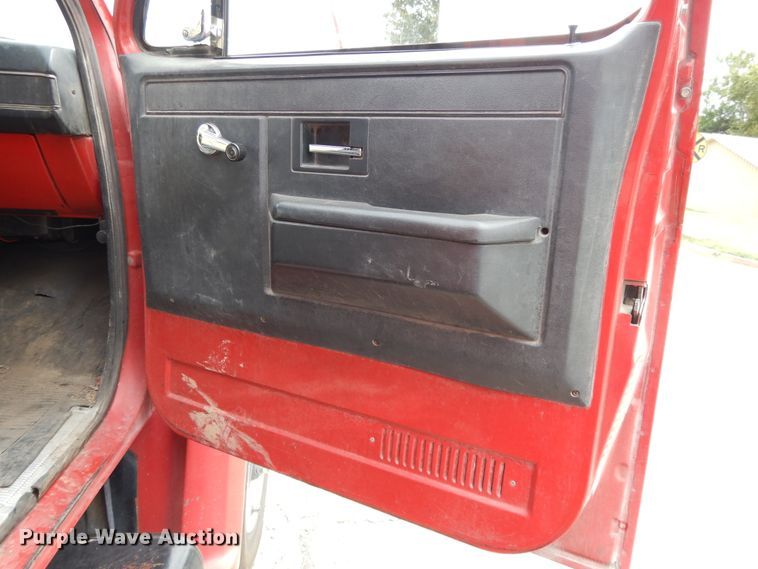 image for item DI7669 1984 GMC 7000  utility truck