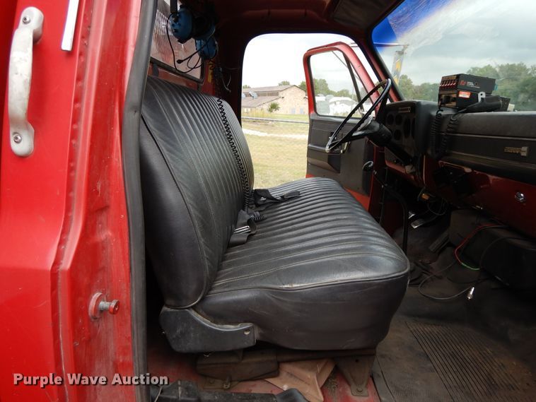 image for item DI7669 1984 GMC 7000  utility truck