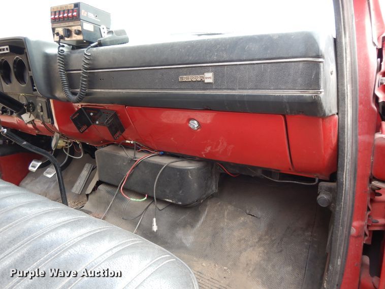 image for item DI7669 1984 GMC 7000  utility truck