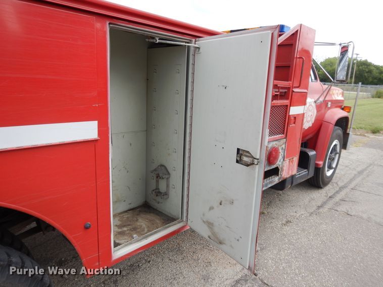 image for item DI7669 1984 GMC 7000  utility truck