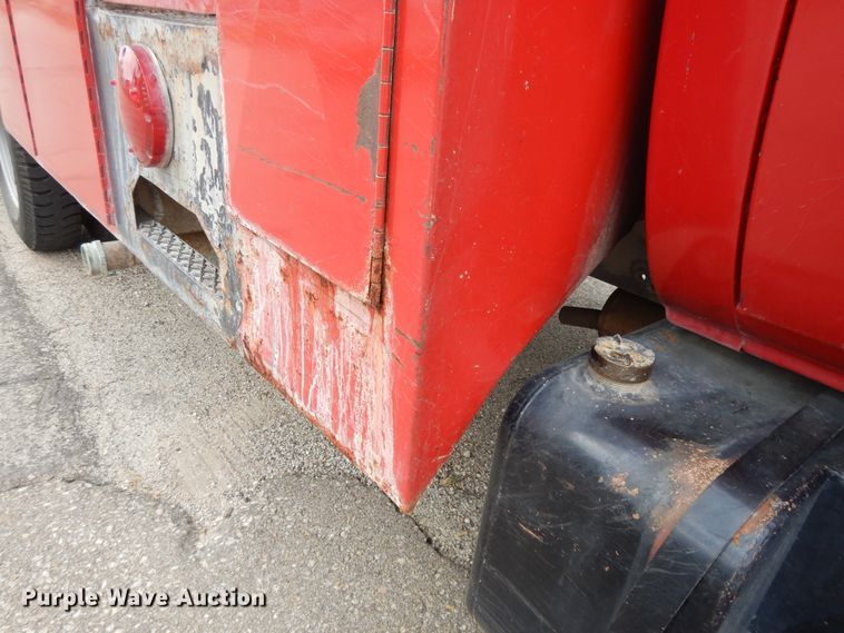 image for item DI7669 1984 GMC 7000  utility truck